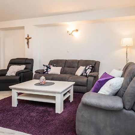Holiday Home Tower With Private Pool, Sauna And Quads Smilcic Екстериор снимка