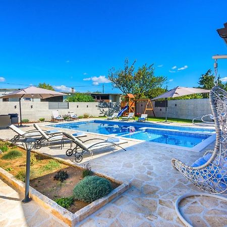 Holiday Home Tower With Private Pool, Sauna And Quads Smilcic Екстериор снимка