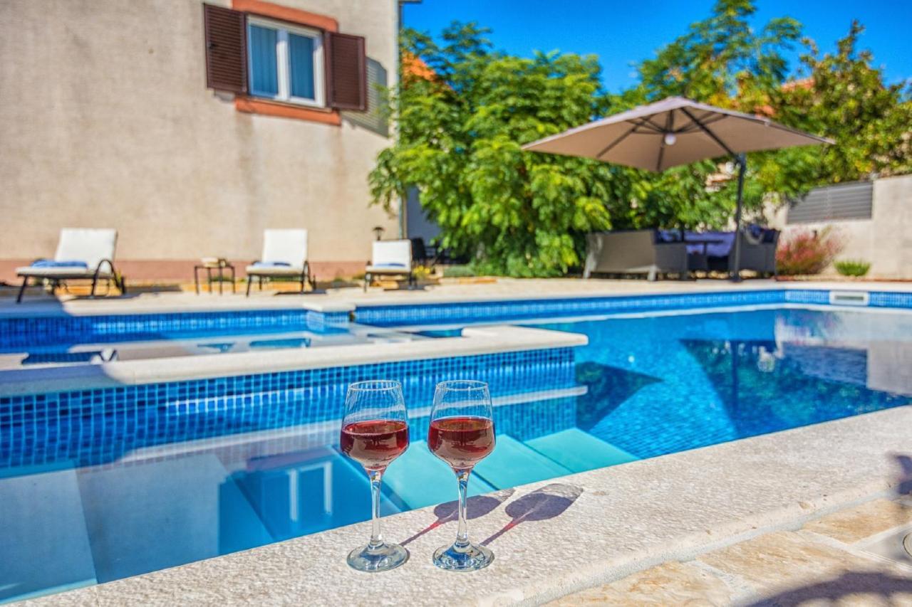 Holiday Home Tower With Private Pool, Sauna And Quads Smilcic Екстериор снимка