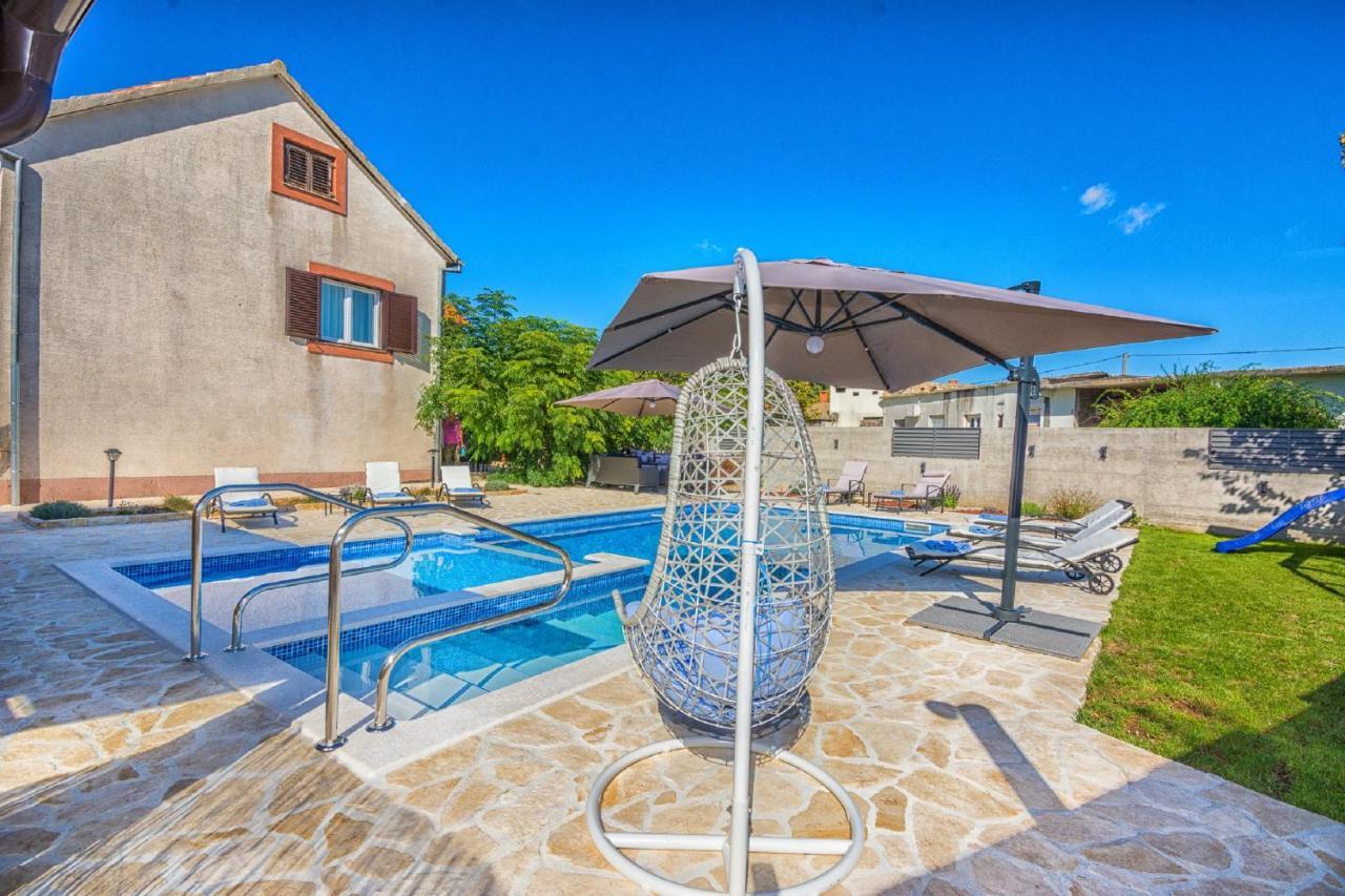 Holiday Home Tower With Private Pool, Sauna And Quads Smilcic Екстериор снимка