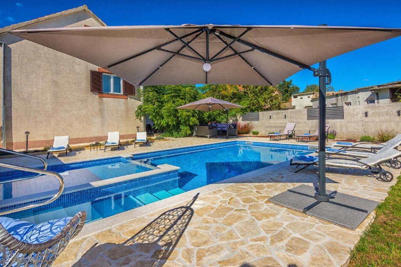 Holiday Home Tower With Private Pool, Sauna And Quads Smilcic Екстериор снимка