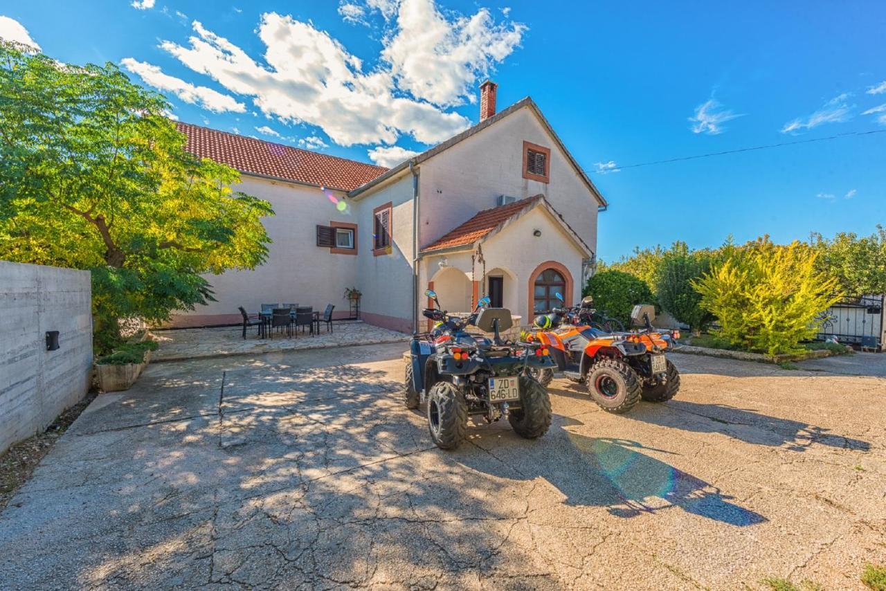 Holiday Home Tower With Private Pool, Sauna And Quads Smilcic Екстериор снимка