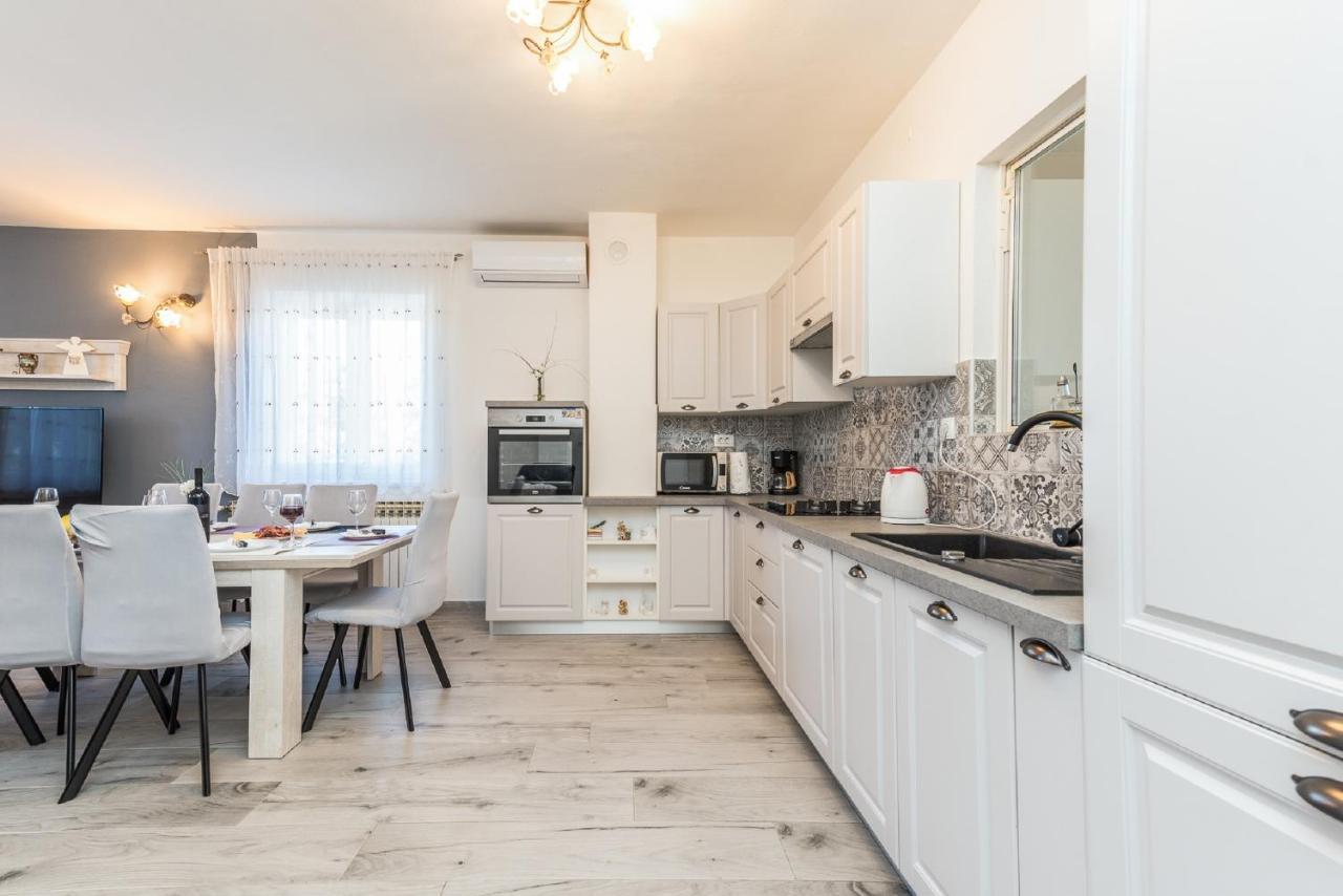 Holiday Home Tower With Private Pool, Sauna And Quads Smilcic Екстериор снимка