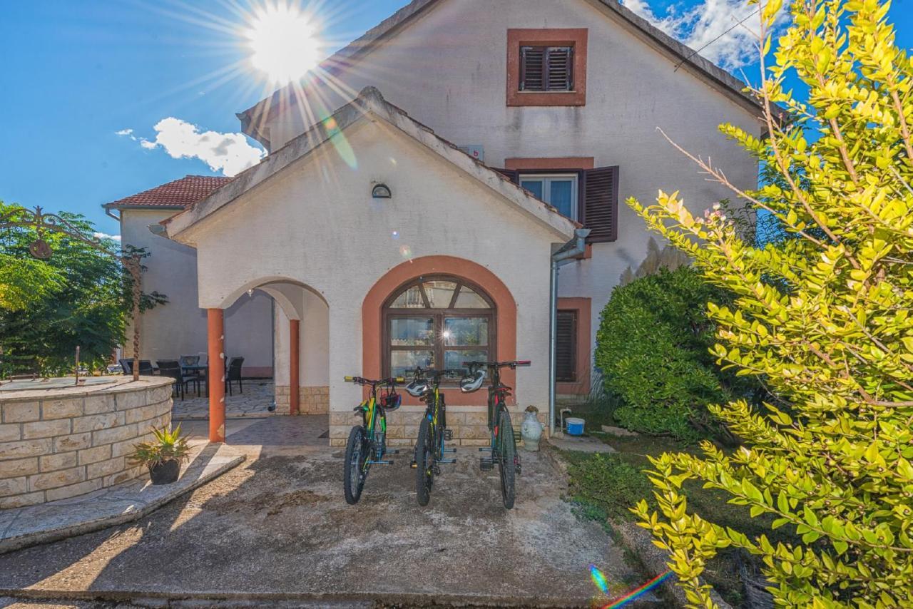 Holiday Home Tower With Private Pool, Sauna And Quads Smilcic Екстериор снимка