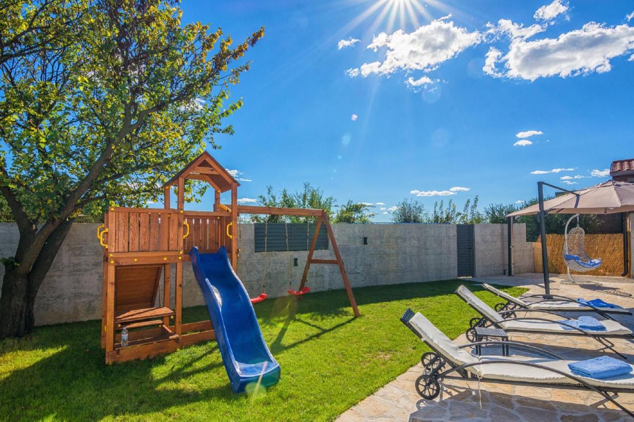 Holiday Home Tower With Private Pool, Sauna And Quads Smilcic Екстериор снимка