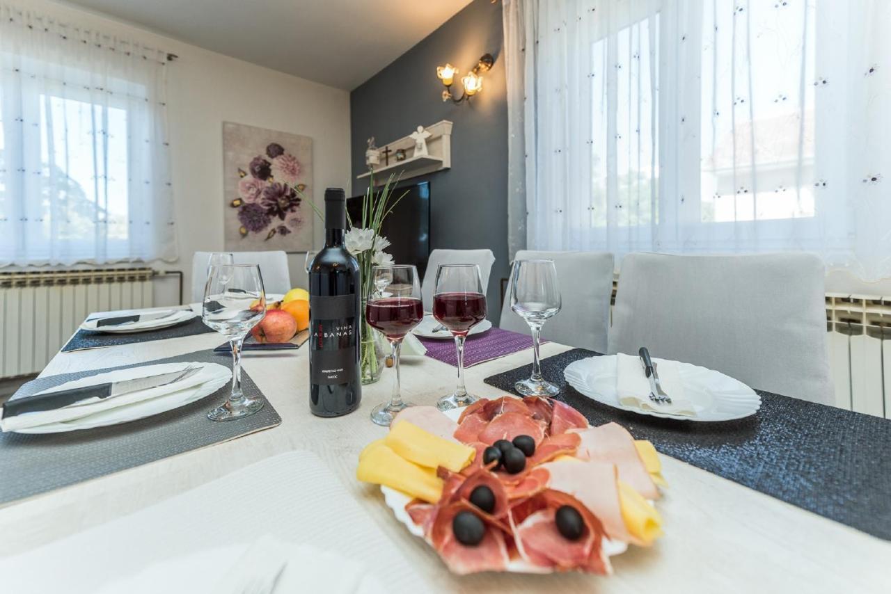 Holiday Home Tower With Private Pool, Sauna And Quads Smilcic Екстериор снимка