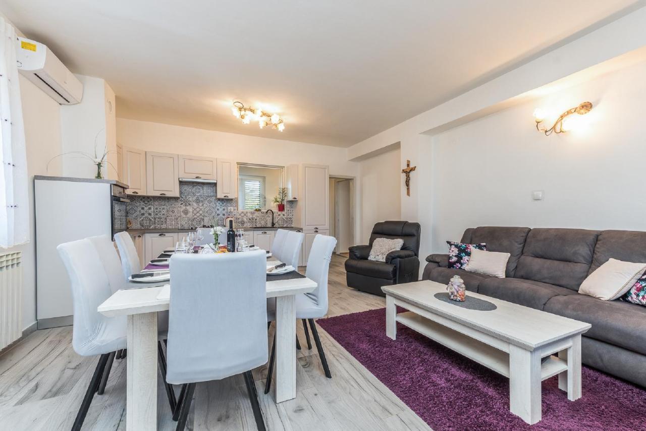 Holiday Home Tower With Private Pool, Sauna And Quads Smilcic Екстериор снимка